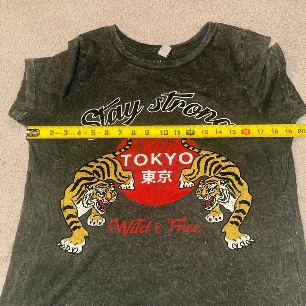 HRT & LUV - Stay Strong Tokyo women’s T-Shirt - Green size Med. - Picture 3 of 8